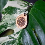 Lade das Bild in den Galerie-Viewer, Leuchtender Mandala-Schlüsselanhänger aus Holz