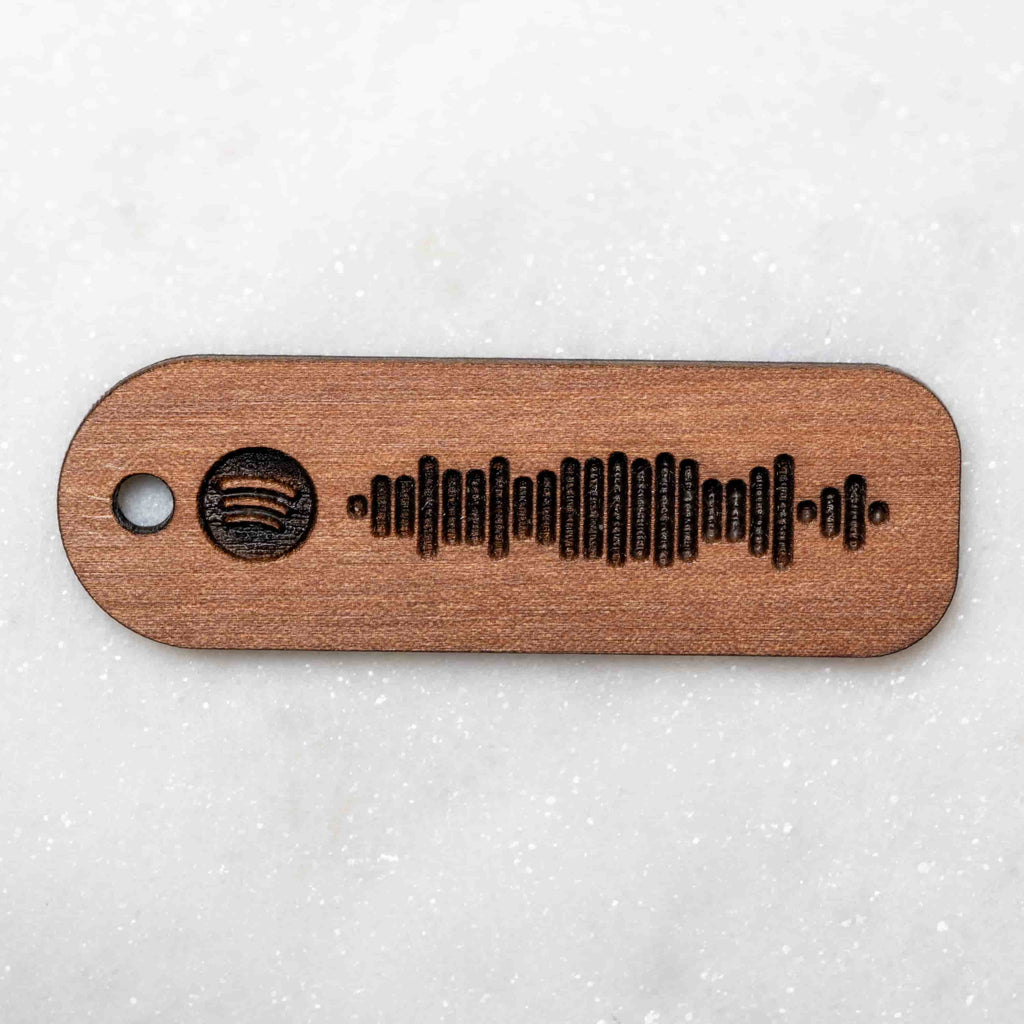 Personalisierter Schlüsselanhänger "Dein Song" aus Birnenholz mit Spotify-Code für Lieblingssong