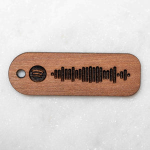 Personalisierter Schlüsselanhänger "Dein Song" aus Birnenholz mit Spotify-Code für Lieblingssong