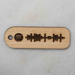 Lade das Bild in den Galerie-Viewer, Personalisierter Holzanhänger &quot;Dein Song&quot; aus Lindenholz mit Spotify-Code – handgemacht
