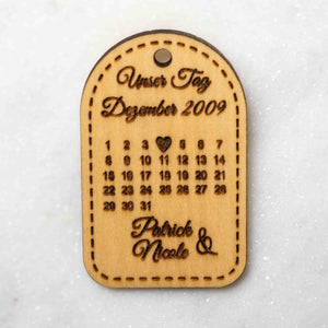 Personalisierter Holzschlüsselanhänger "Unser Tag" aus Lindenholz – individuelles Hochzeitsgeschenk